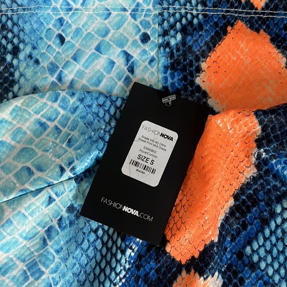 Fashion Nova - Sneak Into My DMs Mini Dress *NWT* 🏷️ - Picture 3 of 3